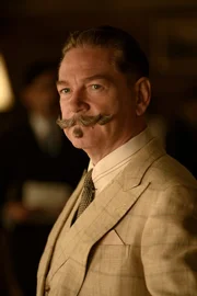 Hercule Poirot (Kenneth Branagh)