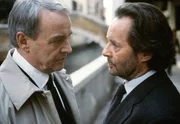 ARD DONNA LEON - VERSCHWIEGENE KANÄLE, Deutschland, Regie Sigi Rothemund. Der kritische Ex-Politiker Fernondo Moro (Walter Kreye, li.) will nicht mit Commissario Brunetti (Uwe Kockisch) kooperieren. ARD DONNA LEON - VERSCHWIEGENE KANÄLE, Deutschland, Regie Sigi Rothemund. Der kritische Ex-Politiker Fernondo Moro (Walter Kreye, li.) will nicht mit Commissario Brunetti (Uwe Kockisch) kooperieren.