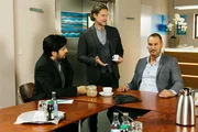Richard (Silvan-Pierre Leirich) gibt nicht auf und versucht sein Glück bei Georg persönlich. Links Maximilian (Francisco Medina), Mitte Niclas (Ron Holzschuh). Richard (Silvan-Pierre Leirich) gibt nicht auf und versucht sein Glück bei Georg persönlich. Links Maximilian (Francisco Medina), Mitte Niclas (Ron Holzschuh).