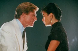 Zuerst kann der reiche John Gage (Robert Redford, l.) die verheiratete Diana Murphy (Demi Moore, r.) nur mit seinem Geld verf&uuml;hren. Doch allm&auml;hlich erliegt die junge Frau auch dem Charme und der Weltl&auml;ufigkeit des einsamen Milliard&auml;rs ...