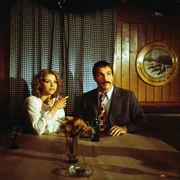 Gottfried Schuster (G&ouml;tz George) hat den Gasthof im nahegelegenen Dorf gepachtet. Beim Einweihungstanz lernt er Barbie Sch&ouml;ndorf kennen. Sie bleibt ihm nicht ganz gleichg&uuml;ltig, - kein Wunder, denn Barbie (Gerlinde D&ouml;berl) ist das h&uuml;bscheste M&auml;dchen der ganzen Umgebung.