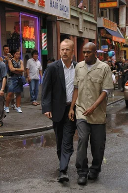 L-R: Jack Mosley (Bruce Willis) und Eddie Bunker (Mos Def)