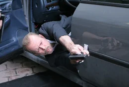 Ein Krimineller muss 16 Blocks weit in ein Gerichtsgeb&auml;ude gebracht werden. Ein scheinbar einfacher Auftrag f&uuml;r den New Yorker Cop Jack Mosley (Bruce Willis), doch wie durch Zufall finden sich allerhand Hindernisse am Wegesrand ...