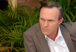 Henry Thomas (Dirk Martens) k&auml;mpft um seine Tochter.