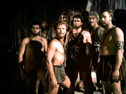 Kassandra verflucht Odysseus (Kirk Douglas, 2.v.l.) und seine Gef&auml;hrten, ohne Ziel &uuml;ber die Meere zu irren.
