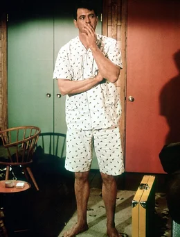 Roger (Rock Hudson), Experte f&uuml;r Anglerbedarf und Fischfang, &uuml;berlegt, wie er sich vor dem Anglerwettbewerb dr&uuml;cken kann.
