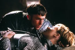 Herzog von Alen&ccedil;on (Pascal Greggory) und Johanna von Orleans (Mila Jovovic).