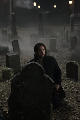 Nach seinem Tod erwacht der ehemalige Captain Ichabod Crane (Tom Mison) aus dem amerikanischen Unabh&auml;ngigkeitskrieg im Jahr 2013. Dort muss er sich mit seinem alten Erzfeind auseinandersetzen: Der kopflose Reiter, den er im Krieg selbst gek&ouml;pft hatte und der in der Neuzeit auf einer m&ouml;rderischen Mission ist ...