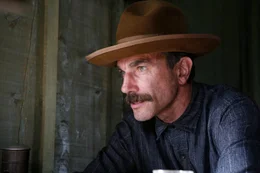 Daniel Plainview (Daniel Day-Lewis) wird zu einem reichen und skrupellosen &Ouml;lmagnaten, der von Hass und Ehrgeiz getrieben ist ...