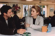 Als Juliette verschwindet, sucht der Polizist Alex (Daniel Auteuil, l.) ihre Universit&auml;tsprofessorin Marie (Catherine Deneuve) auf, die mit Juliette ein Verh&auml;ltnis hatte, um von ihr Juliettes Aufenthaltsort zu erfahren