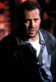 Der ehemalige CIA-Agent Joe (Bruce Willis) kommt ziemlich dreckigen Gesch&auml;ften in der hehren Welt des Sports auf die Spur ...