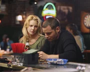 Alex’ (Justin Chambers, r.) Versuch, sich Izzie (Katherine Heigl, l.) erneut zu nähern, schlägt fehl, doch es entsteht ein neuer Respekt zwischen den beiden ... Alex’ (Justin Chambers, r.) Versuch, sich Izzie (Katherine Heigl, l.) erneut zu nähern, schlägt fehl, doch es entsteht ein neuer Respekt zwischen den beiden ...