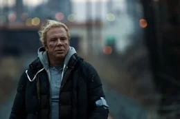 Mickey Rourke brilliert mit seiner Rolle als trostloser Profi-Wrestler Randy Robinson.