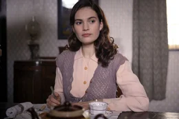 Elizabeth McKenna (Jessica Brown Findlay)