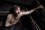 Daniel Plainview (Daniel Day-Lewis) bei einem Unfall in der F&ouml;rderanlage