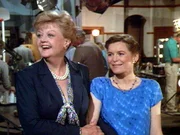 Jessica (Angela Lansbury) besucht ihre Nichte Nita (Alice Krige), die kurz darauf des Mordes beschuldigt wird.