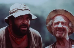 Dem alten Sonderling Louca (Cyril Cusack, r.) gelingt es, Salud (Bud Spencer, l.) und Plata gewaltig zu verbl&uuml;ffen ...