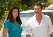 NDR Fernsehen DAS M&Auml;DCHEN AUS DEM REGENWALD, am Donnerstag (20.09.12) um 22:00 Uhr. Julia (Christine Neubauer) versteht sich gl&auml;nzend mit Dr. Max Carrasin (Hardy Kr&uuml;ger, jr.).
