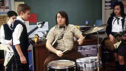 Dewey Finn (Jack Black, 2.v.re.) fasst den verr&uuml;ckten Plan, aus den Sch&uuml;lern einer Privatschule eine Rockband zu formen.. v.l.n.r.: Joey Gaydos Jr., Kevin Alexander Clark, Jack Black und Rivkah Reyes