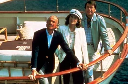 Im Bild: Capucine/David Niven/Robert Wagner