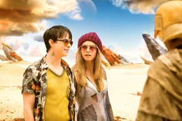 Major Valerian (Dane DeHaan), Sergeant Laureline (Cara Delevingne)