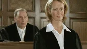 Oberstaatsanwalt Lotze (Henry van Lyck) und seine Kollegin Glaser (Britta Schmeling) stehen vor einer schwierigen Aufgabe.