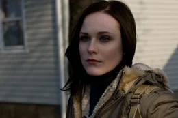 Stephanie (Evan Rachel Wood)