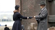 Joan Stanley (Sophie Cookson) &uuml;bergibt geheime Informationen.
