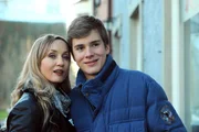 Patrick freut sich, dass Jana ihm Tipps gibt, wie er sich mehr durchsetzen kann. Von links: Jana Keller (Isabella Hübner) und Patrick Westenrieder (Lucas Bauer).