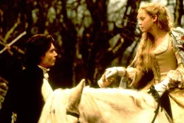 Zwischen dem Gendarm Ichabod Crane (Johnny Depp, l.) und Katrina (Christina Ricci, r.) bahnt sich eine Romanze an ...