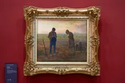 Das Bauernpaar des Gemäldes "L'Angelus" (1859) streitet sich auf dem Kartoffelfeld. Der Sohn ist abgehauen, um an "Bauer sucht Frau" teilzunehmen. Die Mutter ist so gar nicht begeistert … Das Bauernpaar des Gemäldes "L'Angelus" (1859) streitet sich auf dem Kartoffelfeld. Der Sohn ist abgehauen, um an "Bauer sucht Frau" teilzunehmen. Die Mutter ist so gar nicht begeistert …