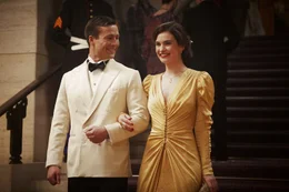 Mark Reynolds (Glen Powell), Juliet Ashton (Lily James)