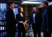 Ein Spanier wird erstochen in seinem Apartment aufgefunden. Ermittler aus Barcelona ist bereits vor Ort, als das Team am Tatort eintrifft.