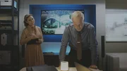 REENACTMENT - Nachdem es Suchteams gelungen ist, das Wrack der Piper PA-46, die den Fu&szlig;ballstar Emiliano Sala transportierte, auf dem Grund des &Auml;rmelkanals zu lokalisieren, untersuchen die Ermittler des AAIB (gespielt von Samantha Espie und Ryan Hollyman) die Videoaufnahmen des Tr&uuml;mmerfeldes und stellen fest, dass das Heck und der &auml;u&szlig;ere Teil beider Tragfl&auml;chen des Flugzeugs fehlen.