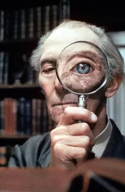 Buchladenbesitzer (Peter Cushing)