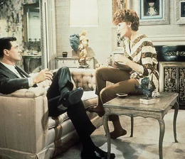 Tex Conners hat Aerger mit ihrem Verlobten Roger Willoughby.