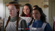 Ann Shirley-Cuthbert (Amybeth McNulty) mit Diana (Dalila Bela) und Tillie (Glenna Walters) Ann Shirley-Cuthbert (Amybeth McNulty) mit Diana (Dalila Bela) und Tillie (Glenna Walters)