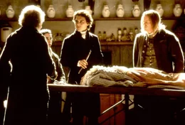 Gendarm Ichabod Crane (Johnny Depp, 2.v.r.) l&auml;sst sich von niemandem von einer wissenschaftlichen Erkl&auml;rung abhalten - zun&auml;chst ...