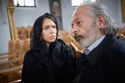 Dejana (Jana Pallaske) trauert mit Silan (Vedat Erincin) um ihren Mann und will Vergeltung... Dejana (Jana Pallaske) trauert mit Silan (Vedat Erincin) um ihren Mann und will Vergeltung...