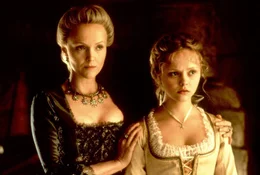 Lady Van Tassel (Miranda Richardson, l.) und ihre Tochter Katrina (Christina Ricci, r.) stehen vor einem R&auml;tsel ...