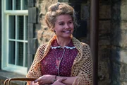 Frau Waas (Annette Frier)