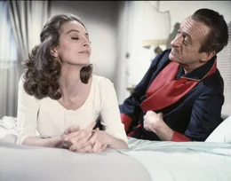 Sir Charles Litton (David Niven) und Prinzessin Dahla (Claudia Cardinale).