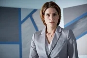 Cordula Schneider (Susann Uplegger) wird von Jenny mit deren Verdacht konfrontiert.
