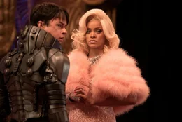 L-R: Major Valerian (Dane DeHaan) und Bubble (Rihanna)