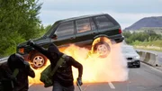 Die Gangster können Jenny und Alex mit einer Explosion stoppen...