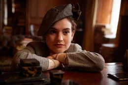 Elizabeth McKenna (Jessica Brown Findlay)