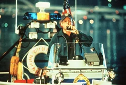 Auch nach seiner Versetzung zur Wasserschutzpolizei geht Tom (Bruce Willis) dem m&ouml;rderischen Treiben des Serienkillers nach. Schon bald st&ouml;&szlig;t er auf eine Spur, die unmittelbar in seine eigene Vergangenheit f&uuml;hrt ...