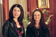 Lorelai (Lauren Graham, l.) ist alles andere als begeistert, als Rory (Alexis Bledel, r.) von Emily nahezu gezwungen wird mit Richard golfen zu gehen, doch als Rory auch noch einen schönen Tag verbringt, beginnt sie plötzlich einen Streit ... Lorelai (Lauren Graham, l.) ist alles andere als begeistert, als Rory (Alexis Bledel, r.) von Emily nahezu gezwungen wird mit Richard golfen zu gehen, doch als Rory auch noch einen schönen Tag verbringt, beginnt sie plötzlich einen Streit ...