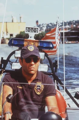 Weil Tom (Bruce Willis) vermutet, dass der Serienm&ouml;rder aus den Reihen der Polizei stammt, wird er zur Wasserschutzpolizei versetzt. Dennoch will Tom den M&ouml;rder endlich stellen ...