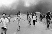 Wäre der Vietnamkrieg später zu Ende gegangen – ohne das berühmte Foto des Mädchens Kim Phúc? Wäre der Vietnamkrieg später zu Ende gegangen – ohne das berühmte Foto des Mädchens Kim Phúc?